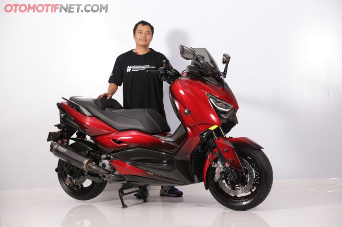 Haryanto bersama Yamaha XMAX miliknya