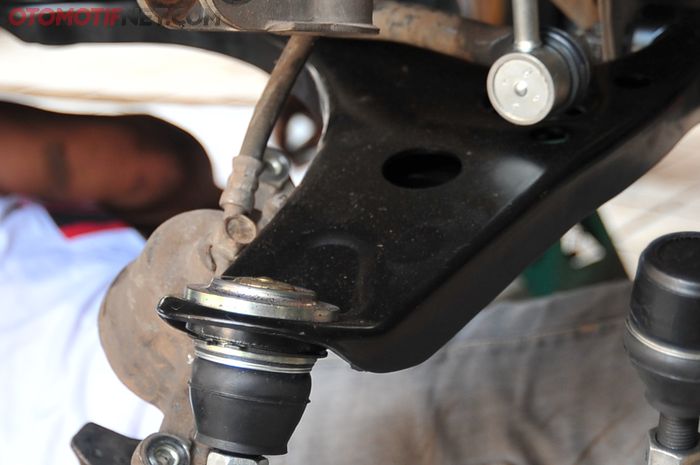 Ilustrasi ball joint mobil