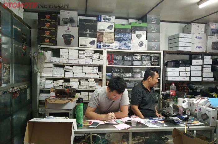 Toko Buana Audio Video sebelum Pasar Mobil Kemayoran ditutup