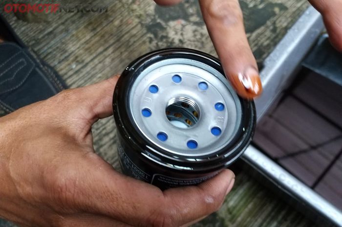 Ilustrasi. Filter Oli Mesin Mobil