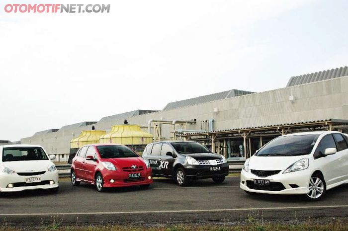 Komparasi hatchback Jazz, Yaris, Livina, Sirion