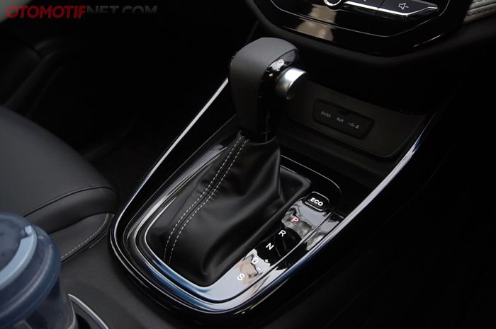 Mobil bertransmisi automatic