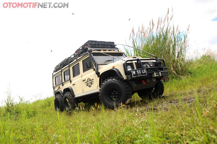 Land Rover Defender 6 Roda