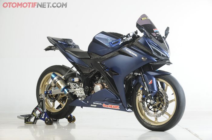 Honda CBR 150R garapan 902 Garage dengan kaki-kaki CBR250R