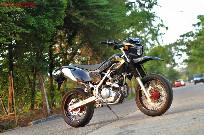 Kawasaki KLX230 bisa dibuat supermoto bagi yang jarang main off road