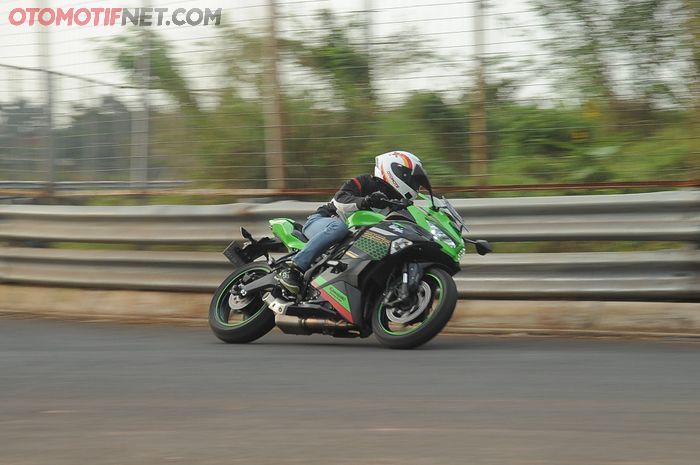 Ilustrasi Kawasaki Ninja ZX-25R