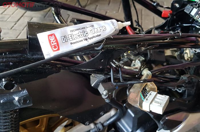 Electric grease melindungi kelistrikan motor jika terkena air