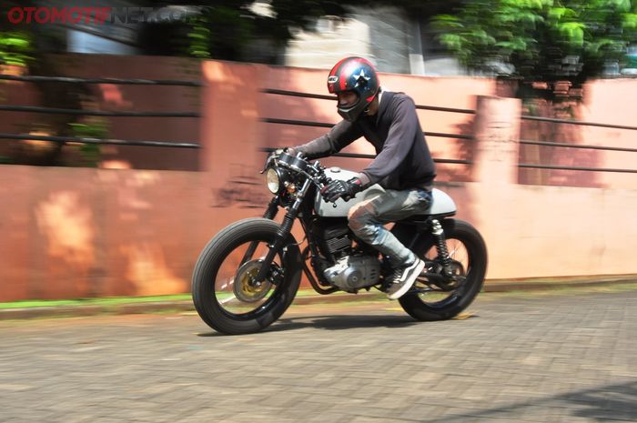 Suzuki Thunder 125 cafe racer pakai blok dan head Hyosung RX 125