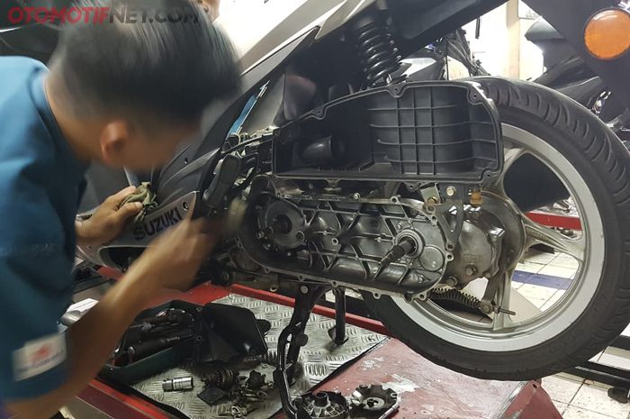 Ilustrasi servis CVT matic dan ganti paking