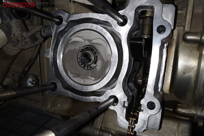 Yamaha NMAX pakai piston R15