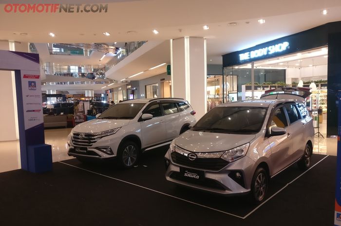 Booth Daihatsu di pameran Grup astra Solo