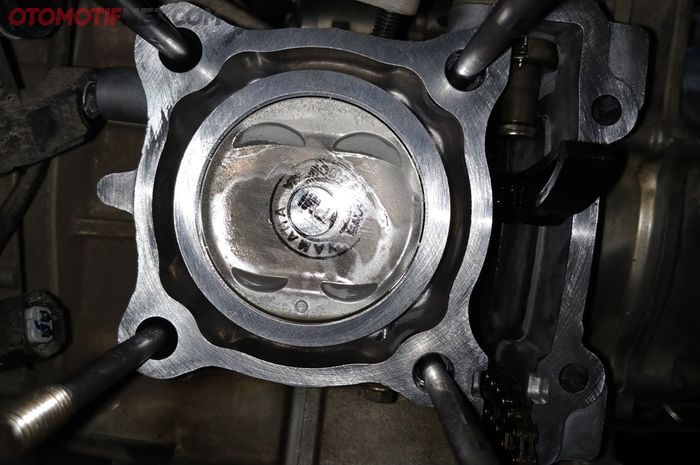 Yamaha NMAX pakai piston R15