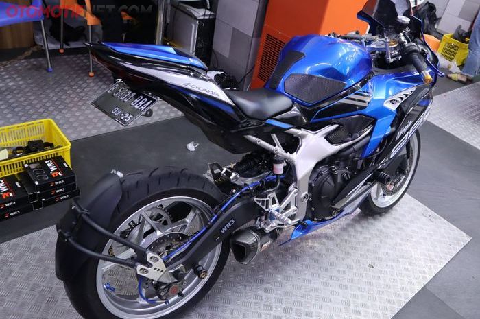 Pasang lowering kit WR3 di Ninja ZX-25R, solusi buat yang jinjit nih! 