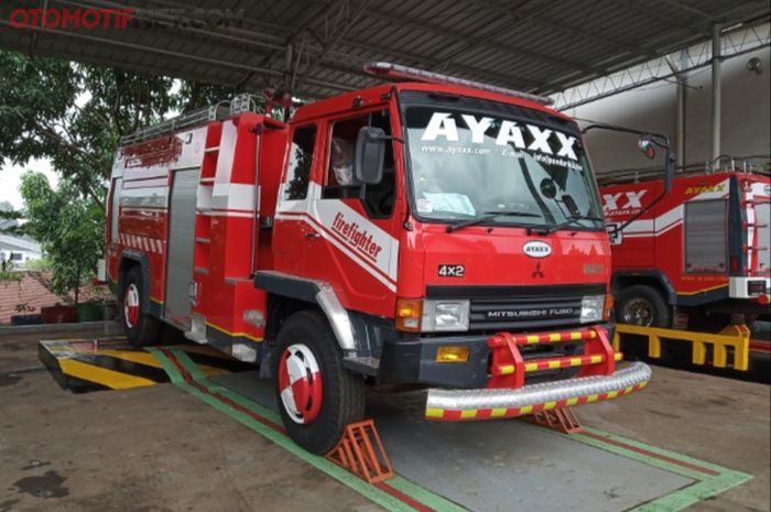 Mobil pemadam kebakaran garapan karoseri Ayaxx