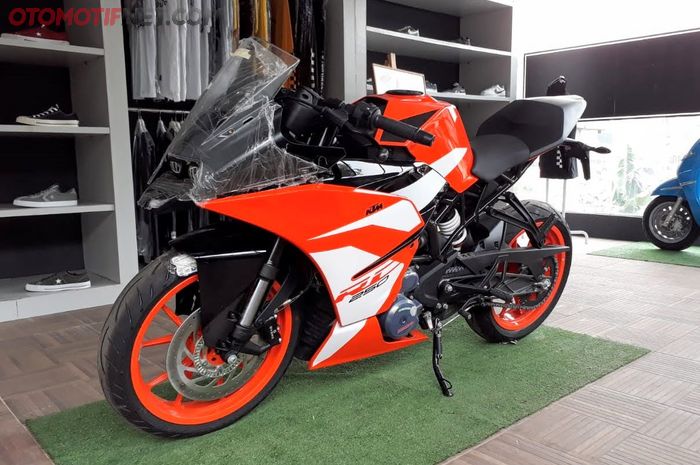 Untuk seken keren minggu ini, GridOto.com akan membahas KTM RC 250, motor sport fairing 250 cc siap bh