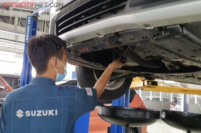 Ilustrasi servis berkala di bengkel resmi Suzuki