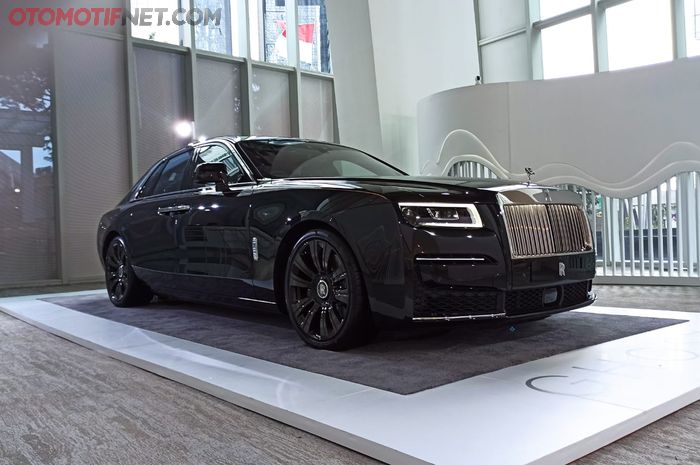 Rolls-Royce Ghost generasi kedua telah diluncurkan di Indonesia