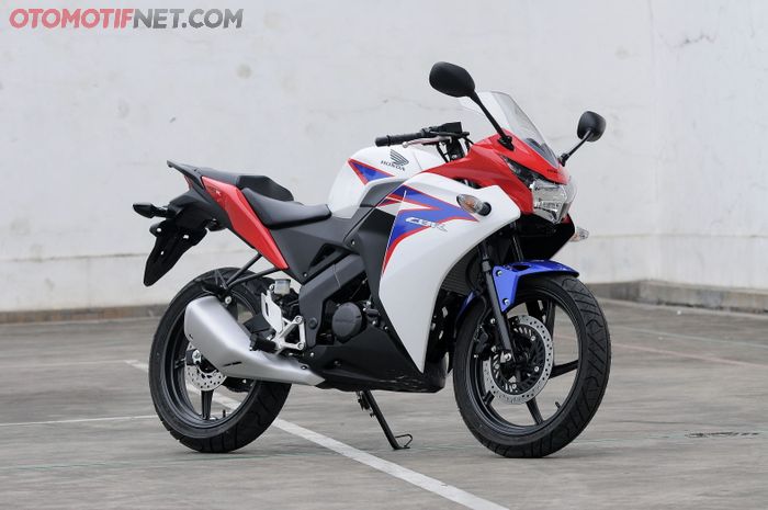 Honda cbr 150 2011 top