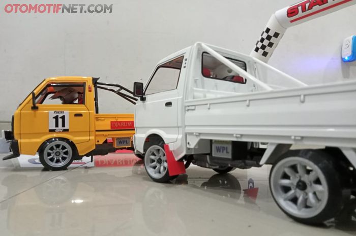 Mainan Remote Control (RC) Suzuki Carry Pickup imut skala 1:10 dimodifikasi konsep slalom car
