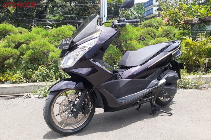 Honda PCX150 Vietnam tampil elegan ala Panda Custom