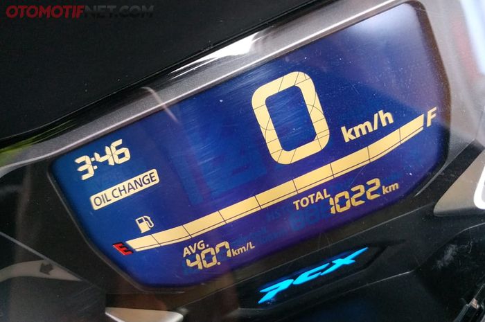 Logo oil change di Honda PCX 160 pertama muncul saat odometer menyentuh angka 1.000 km