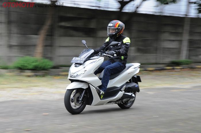 All New Honda PCX 160 ditetapkan sebagai Best of Medium Skutik 150-160 cc di OTOMOTIF Award 2021