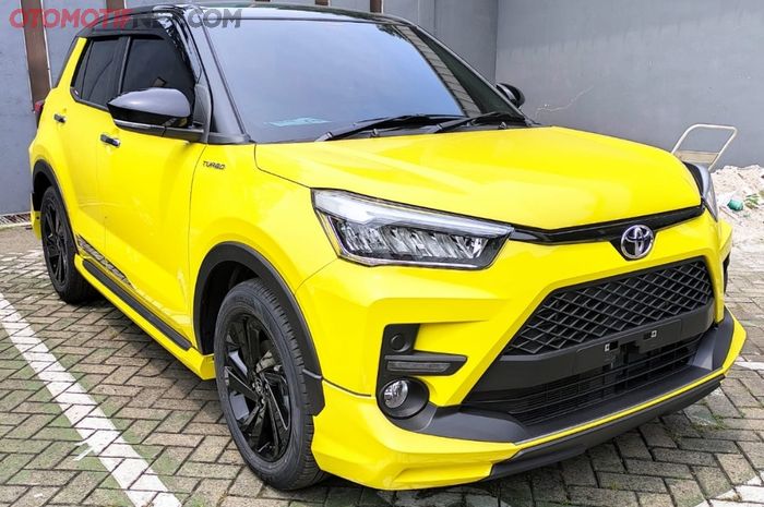 Toyota Raize GR Sport dengan warna Black-Yellow SE (two tone)