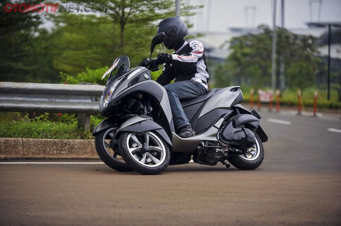 Yamaha Tricity 155 dilengkapi teknologi yang memungkinkan kedua rodanya memberikan traksi maksimal, tetap bisa rebah!