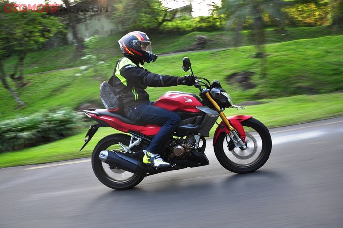 Riding position dan handling All New Honda CB150R nyaman buat harian dan turing