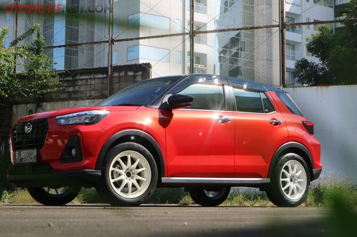 Daihatsu Rocky pakai pelek 18 inci 