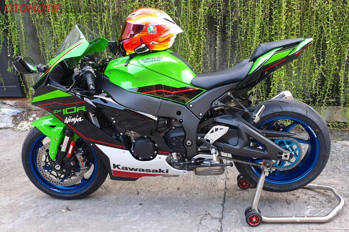 Tongkrongan Kawasaki New Ninja ZX-10R 2021 langsung kena modifikasi pengereman dan ganti pelek