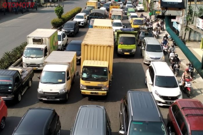 Kemacetan Jalan Raya Serpong Tangerang