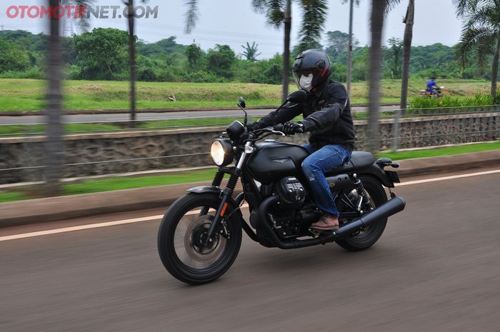 Test ride Moto Guzzi V7 III Stone, salah satunya diukur konsumsi bensinnya 