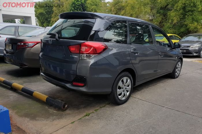 Honda Mobilio facelift 2016 eks taksi Blue Bird