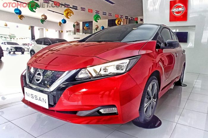 Nissan Leaf two tone seharga Rp 651 juta