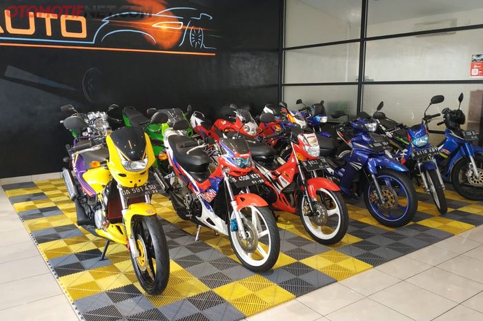 Showroom Indigo Auto yang menawarkan motor-motor 2 tak legendaris seperti Honda Nova Dash