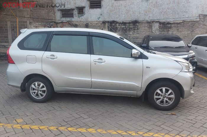 Toyota avanza 1.3 G A/T 2016 eks Golden Bird