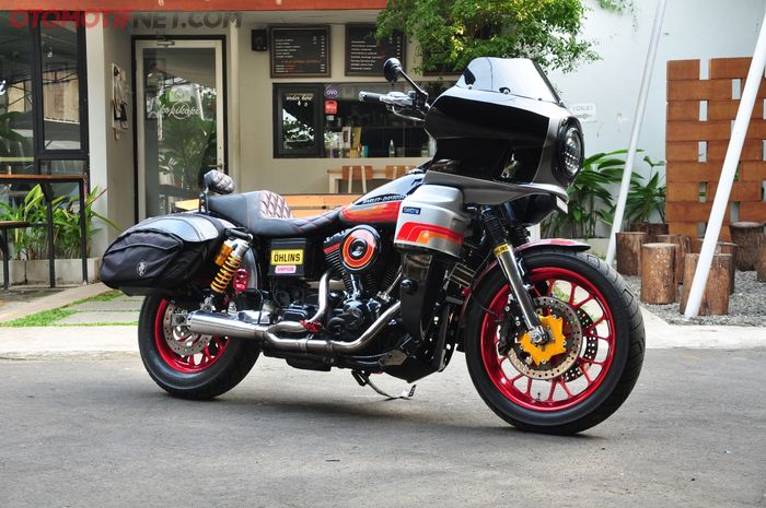 Modifikasi Harley-Davidson Dyna Wide Glide bertema Club Style