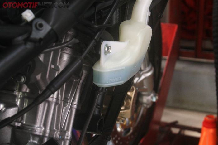 Inilah penyebab air radiator di mobil bekas luber saat digas tinggi (foto ilustrasi)
