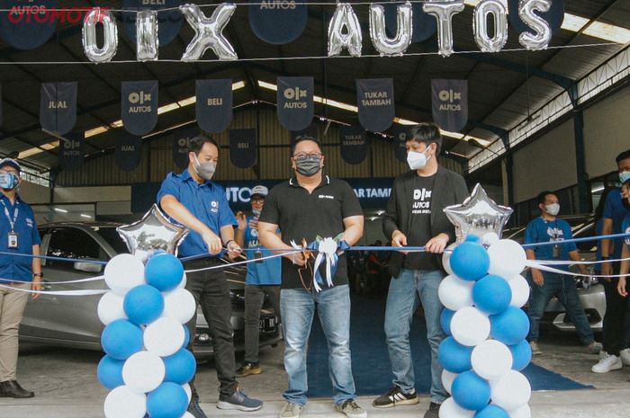 Grand opening OLX Autos store pertama di Surabaya.