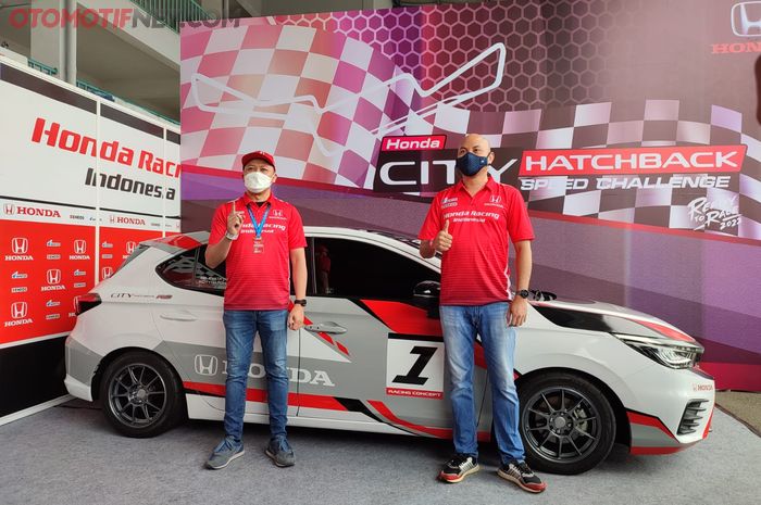 Alvin Bahar (kiri) dan Adhi Parama Sugarda menutup gelaran OMR Honda Jazz dan membuka OMR Honda City Hatchback