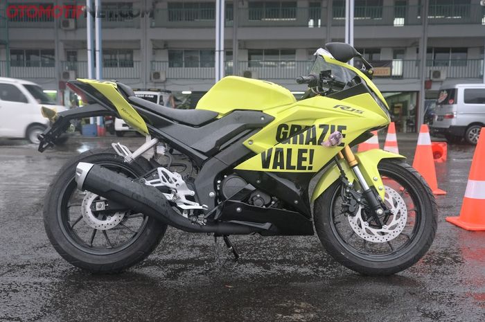 Yamaha R15 V3 edisi Grazie Vale yang dijual Yamaha Mekar Motor.