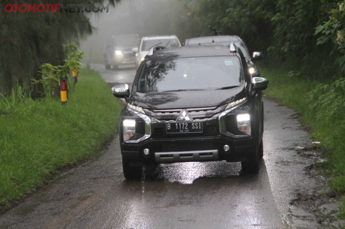 Cek kondisi rem saat berkendara pada musim hujan.
