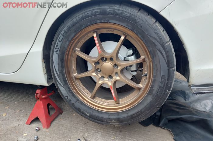 Rem Tromol Belakang Honda City Hatchback yang Diubah Jadi Rem Cakram