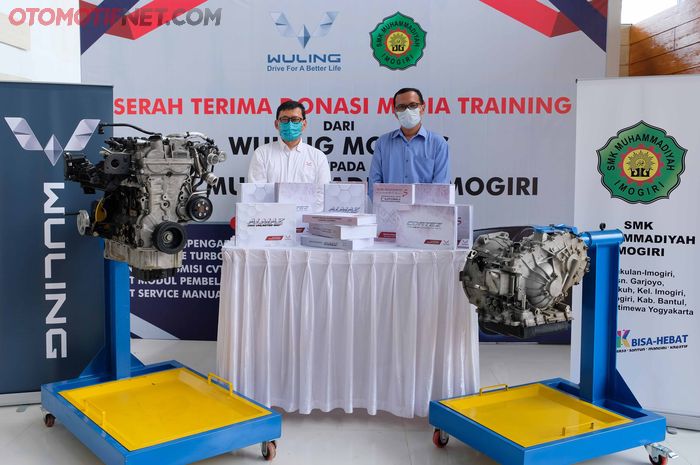 Wuling memberikan donasi berupa Engine Assy, Transmission Assy, Training Module, dan Service Manual.