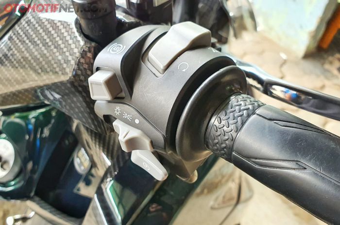 Saklar universal Vietnam ini ada saklar buat lampu tambahan