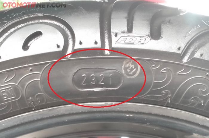 Jangan ketipu barang rekondisi, begini cara bara kode produksi ban motor