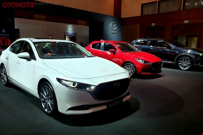 Suasana booth Mazda di Jakarta Auto Week (JAW) 2022
