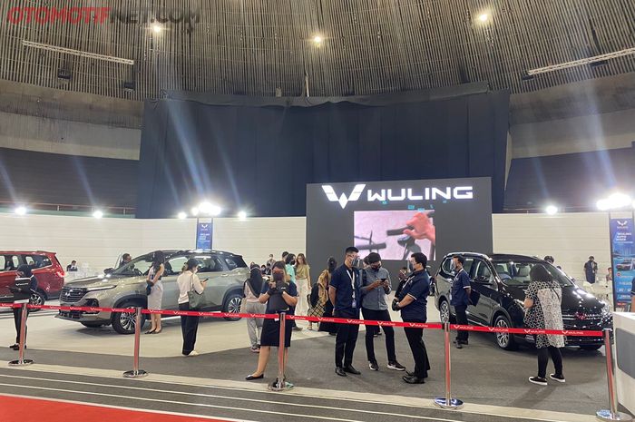 Suasana booth Wuling Motors di Jakarta Auto Week (JAW) 2022