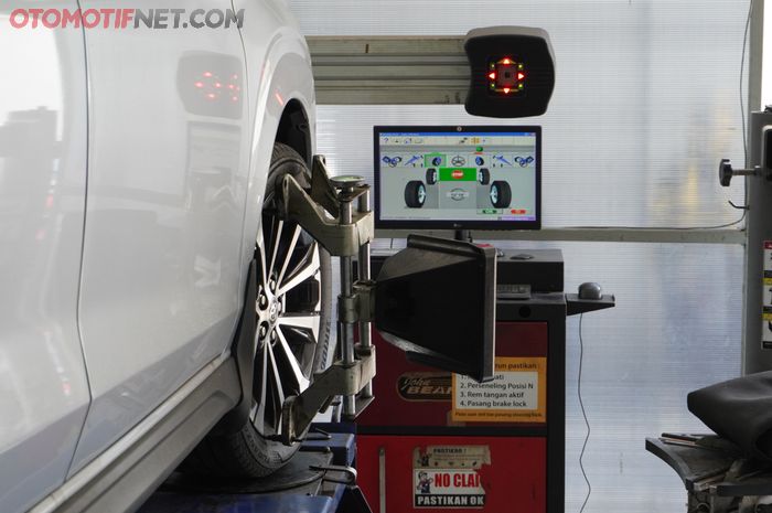Spooring Ban Mobil Perlu Dilakukan agar posisi roda lurus dan tidak bikin boros bensin